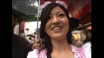 【平沢里菜子】美人スレンダーお姉さんが、萌えの聖地でメイドコスしながら露出して、最後は、車のドアを開けて、みんなに見られながらカーセックスまでしちゃう！